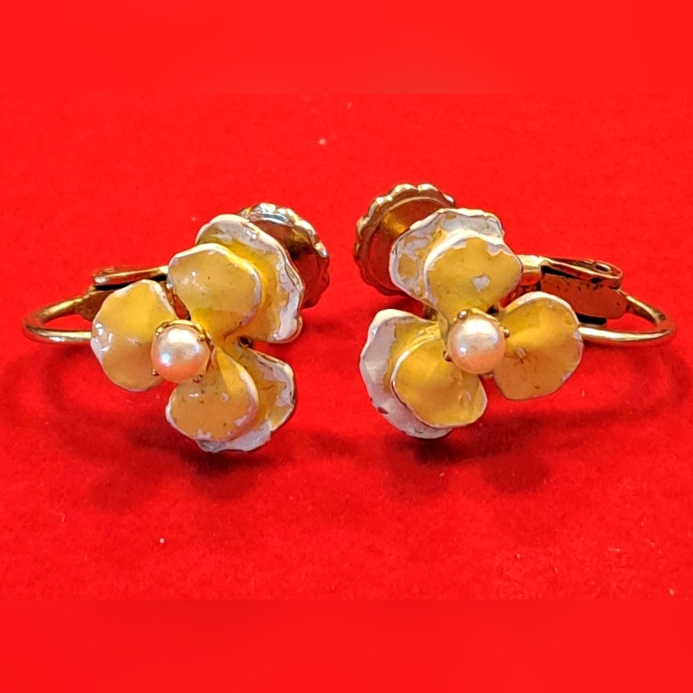 Vintage Accesso craf NYC Yellow Floral Earrings